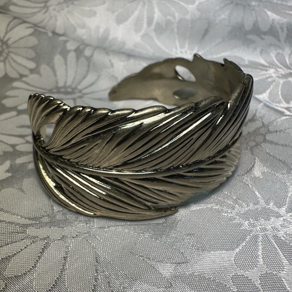 Jen Atkin chloe & isabel Bracelet Gold tone feather Nature Earth Fairy core